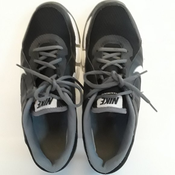 NIKE TRAINING   SIZE 8   MEN\'S SNEAKERS.